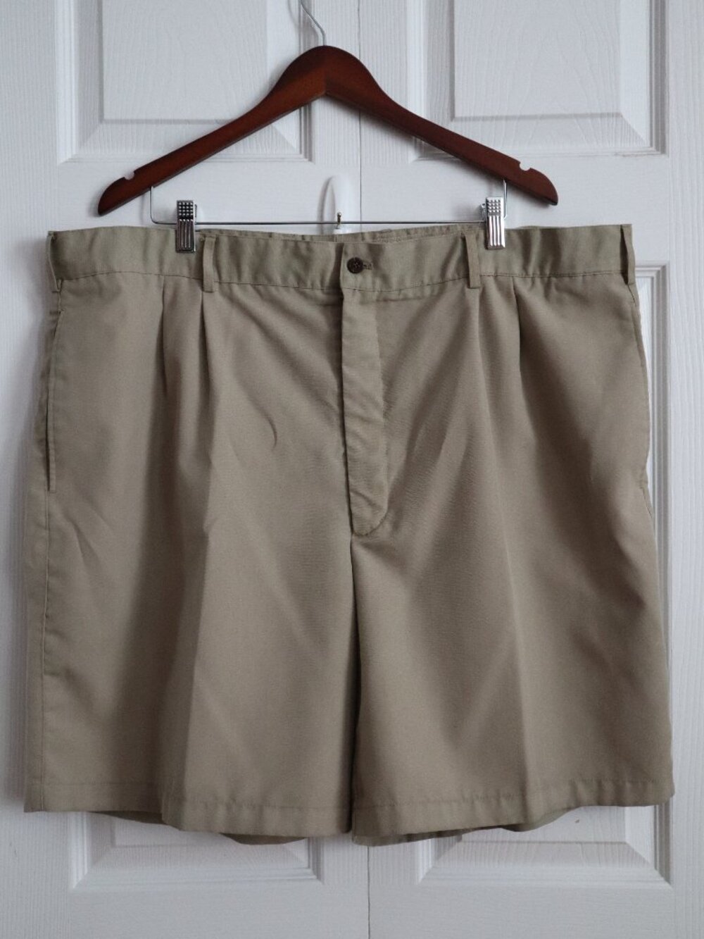 Caribbean Joe Khaki Chino Shorts Men's Size 46 Inseam 8" Golf Travel Beach
